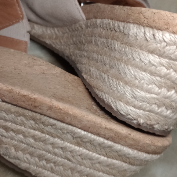 UGG DANES ESPADRILLES WEDGE Slides Tan FRINGE SUEDE -US 10 -lighlty Worn - Picture 3 of 10